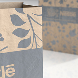 Дизайн нанесения на подарочный бумажный пакет Nestle
